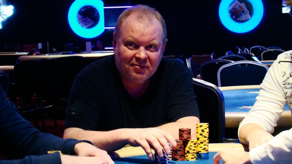 RebuyStars 1,5M GTD: Z třetího flightu postoupilo pouze 5 hráčů vedených Petrem Targou