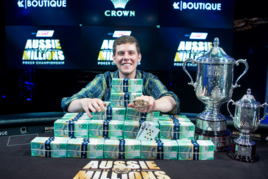 Ari Engel slaví titul šampiona Aussie Millions 2016, v heads-upu si poradil s Tonym Dunstem