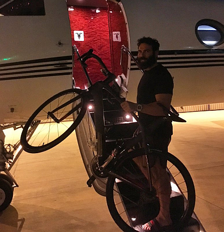Bilzerianovi pomůže při cyklistické sázce sám Lance Armstrong
