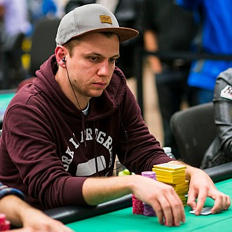Němec Schillhabel je velkým chipleaderem hvězdného finále WPT Shooting Stars