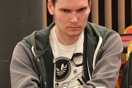 RedBet Hunter Olomouc: Po dni 1B jde na chiplead Adam Hranoš