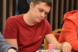 EPT Prague Main Event: Den 2 pod taktovkou Nicolase Chouityho, dál jde i desítka Čechů