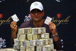 Esfandiari vyhrál Main Event WSOPC Bicycle, v heads-upu zdolal Jamieho Golda