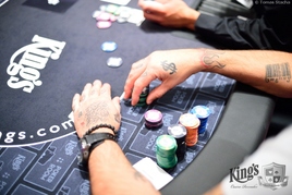 Ve dni 1B ČPT Rozvadov Main eventu se €100k GTD kraloval Tezer Cetindag, z Čechů má nejvíc Rakeťák!