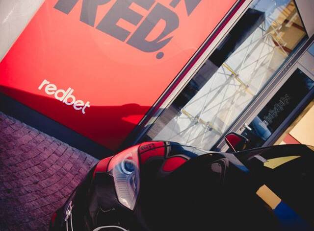Redbet LIVE! Rozvadov: Den 1A Main Eventu zdolala pětice Čechů