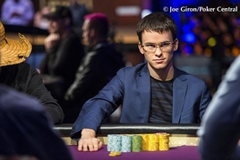 Double suckout! Áčka nestačila, Rus Kuznetsov prohrál točku o monster pot na obou boardech 