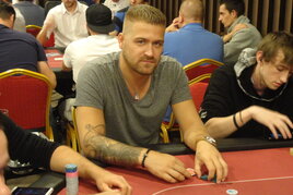 WSOP: Trio Bureš, Burstein a Šašek slaví postup v Monster stacku, Hellmuth útočí na náramek č. 15
