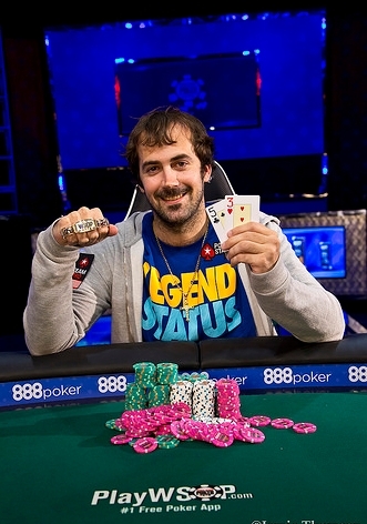 A je to tu zase! Jason Mercier je v dalším finále. Získá třetí náramek?