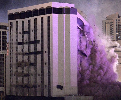 Las Vegas se rozloučilo s ikonickým hotelem Riviera