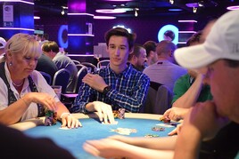 RebuyStars Million: Po druhém flightu se na chiplead vyhoupl Roman Holota