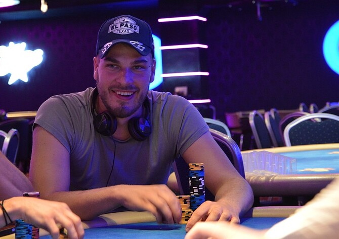 ONLINE: RebuyStars vícedenní speciál 1M GTD: &quot;Béčko&quot; zničil Daniel Rejč!