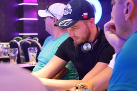 Just Poker €100K GTD: Ze dvou sobotních flightů jde dál 11 Čechů vedených Danielem Rejčem