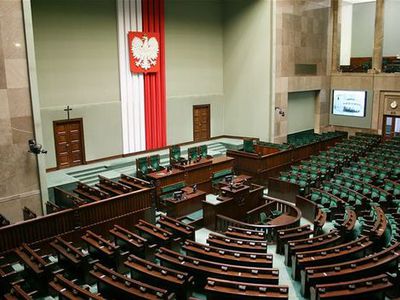 144197-polsky-parlament-sejm-krucifix-clanok