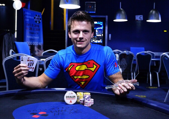 Players Championship (heads-up) v Showdownu se stal kořistí Supermana!