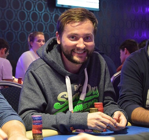 ČPT100 Main Event 2,5M GTD: Přetahovanou o chiplead vyhrál v "béčku" Michal Mrakeš
