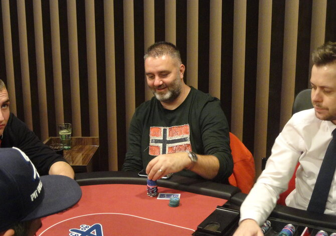 Ze dne 1C a 1D Poker Fever ME nejlépe vybruslili Martin Zvěřina a Marek Dědič