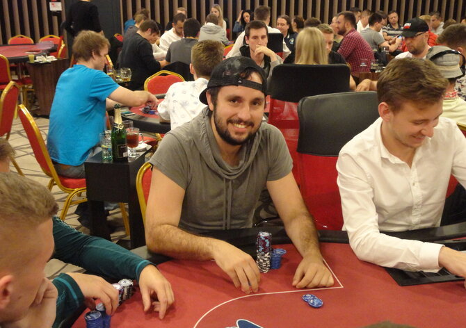 G4G: Michal Witala ovládl den 1A Fever Cupu, Hodaň v dealu Mini High Rolleru