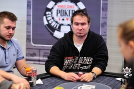 WSOPC: Slováci vzali útokem den 1B Monster stacku, Jarda Peter útočil na prsten v Seniors eventu
