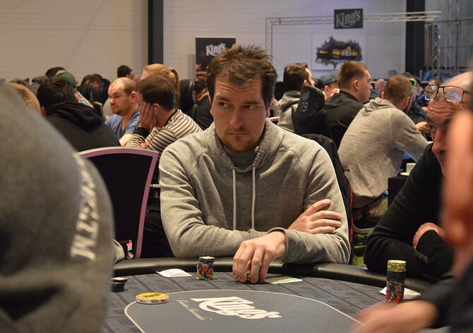 WSOPC Rozvadov Main Event: Miroslav Forman postupuje z "áčka" ze třetího místa