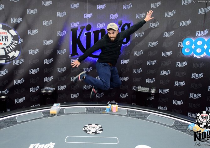 WSOPC: Tak chutná česká radost. Víťa Čech pobral ze 6-maxu přes 10 tisíc eur!