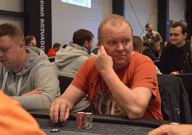 Do třetího dne Main Eventu WSOPC postoupil z Čechů už jen Petr Targa
