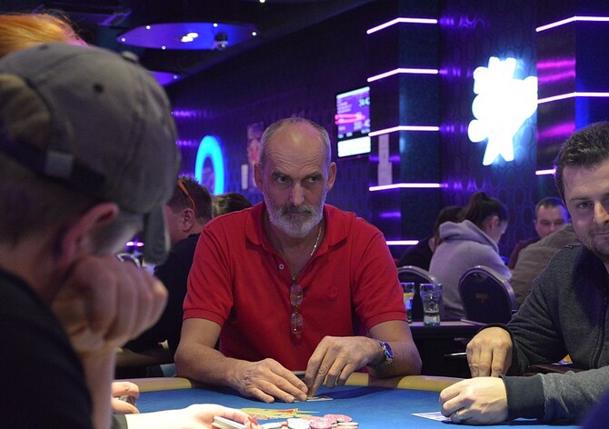 RebuyStars 3M: Do dne 1A se zapojilo pouze 54 hráčů. Chiplead pro Karla Novotného