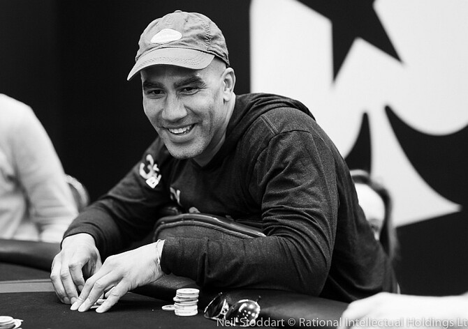 $100K Super High Roller: Bill Perkins už zvládl dvě re-entry