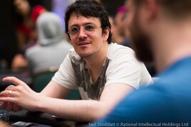 Super High Roller Bowl v Macau vede po prvním dni Isaac Haxton