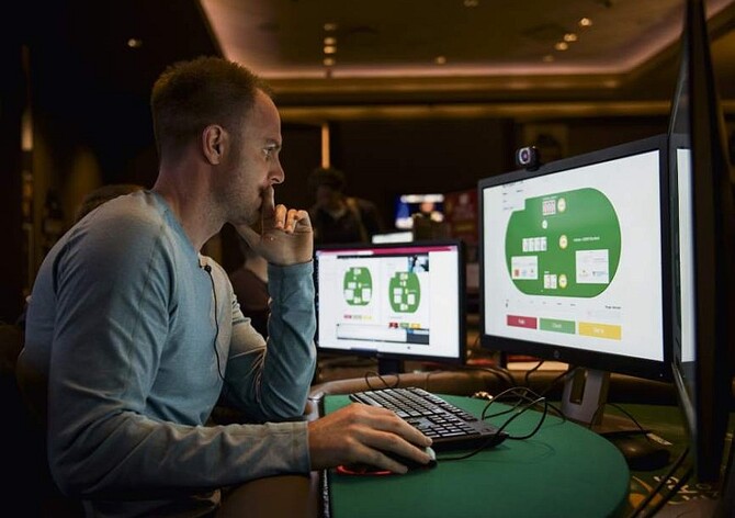 Lidský mozek nebo počítač? Heads-up odstartoval! Umělá inteligence zatím vítězí na plné čáře