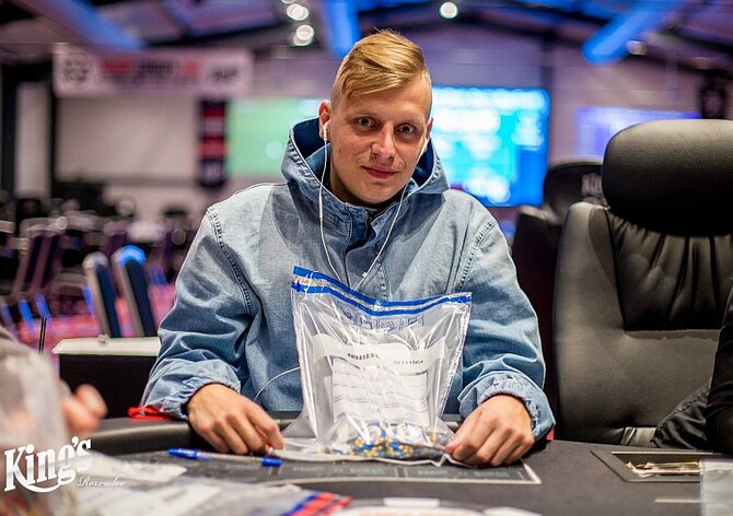 Zahajovací fáze Main Eventu GPC €1M GTD: „Trapný“ Desset a eMKey s Koljou na chipleadu