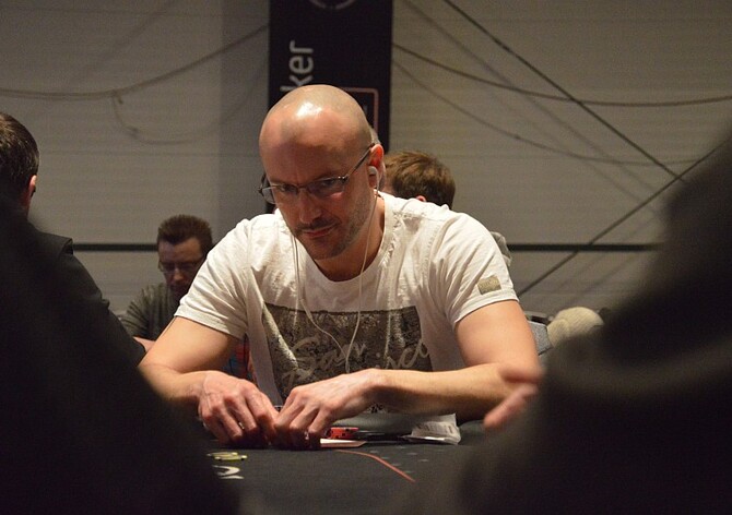 SPM €500K GTD: Ve dni 1B první dva české postupy, dnes se hraje i v Hiltonu