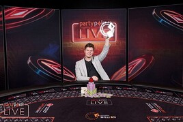 Jean-Pascal Savard zvítězil v největším turnaji historie kanadského pokeru. Bere téměř milion dolarů