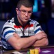 Leon Tsoukernik a Byron Kaverman chipleadují $300K Super High Roller Bowl po prvním dni!!