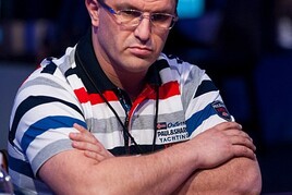 Leon Tsoukernik a Byron Kaverman chipleadují $300K Super High Roller Bowl po prvním dni!!