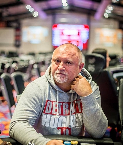 King`s: ppt Million NLH 8-max zavání solidním overlayem, první den ovládl Marek Tatar!