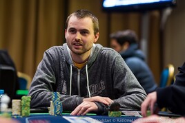 WSOP: Martin Kabrhel vypadl z hvězdného kolotoče v ITM, Super Senior event opět kořistí Jamese Moore