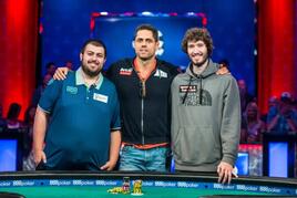 WSOP: Poslední trojici stále zcela jasně vévodí Američan Blumstein!
