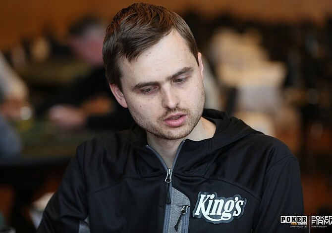 Poker EM Super High Roller: Leonův neúspěšný bluff na bublině a Kabrhelův mincash