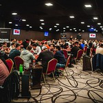 Main Event Poker Fever chipleaduje po druhém dni Jan Farkaš!