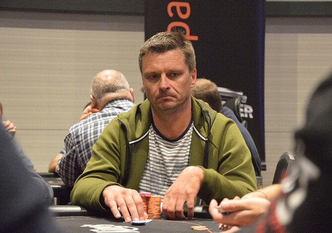 King's: SharkBay Main Event €500K GTD zatím počítá 720 entries