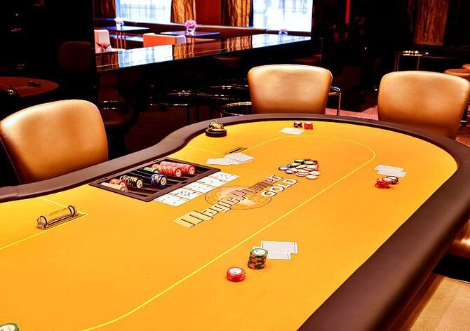 Poker cash game v Grandioru  -  soutěž o 200.000 Kč z věrnostního programu je v plném proudu!