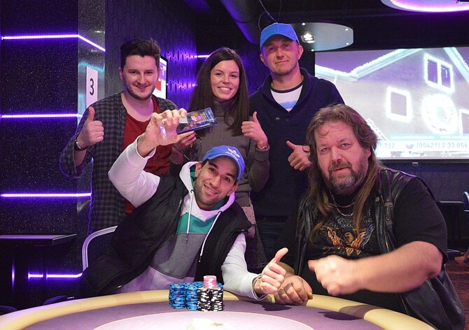 RebuyStars 1 day 1/2 Million skončil dealem pětice nejlepších. Trofej pro Kennyho