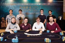 Nabitému finále Super High Rolleru v Macau vévodí Mateos s Holzem