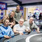 WSOPE Monster Stack den 1B skvěle rozehrál René Crha. Martin Kuba na finálovém stole v Bounty.