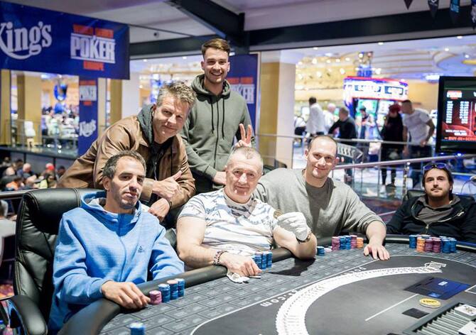 WSOPE Monster Stack den 1B skvěle rozehrál René Crha. Martin Kuba na finálovém stole v Bounty.