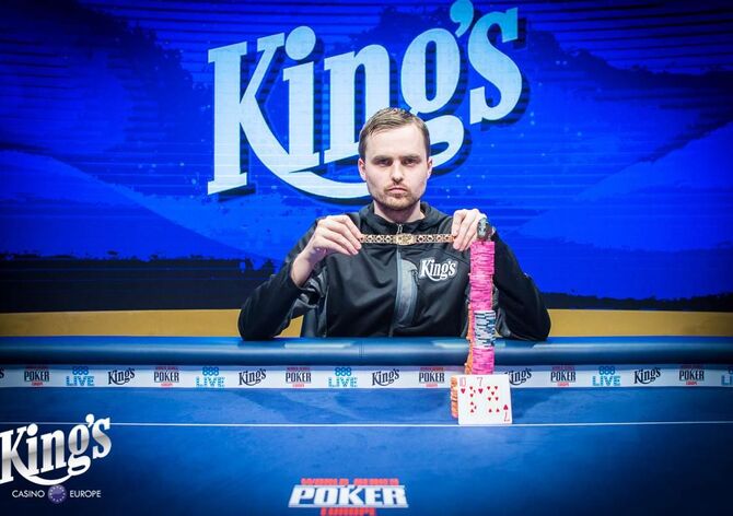 WSOPE: Náramek číslo tři! Martin Kabrhel zvítězil v Turbo Bounty Hunteru!