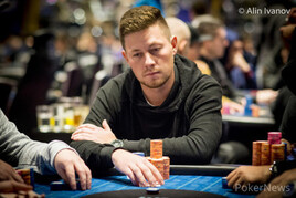 Tomáš Rouš chipleaduje partypoker Million po dni 1A