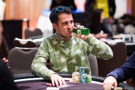 Hilton: Koray Aldemir chipleaduje €50k Super High Roller po prvním dni