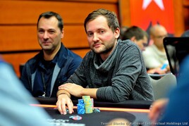 Michal Mrakeš je chipleaderem Main Eventu PSC Prague i po dni 1B