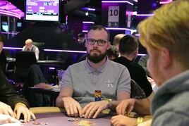 RebuyStars: Robert Hána chipleaderem flightu 1B Main Eventu Xmas Poker